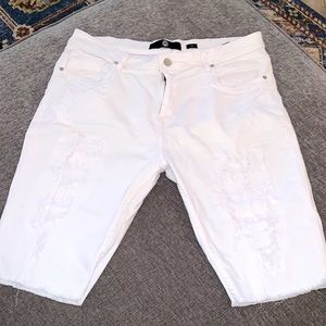 White distressed jean shorts / 42